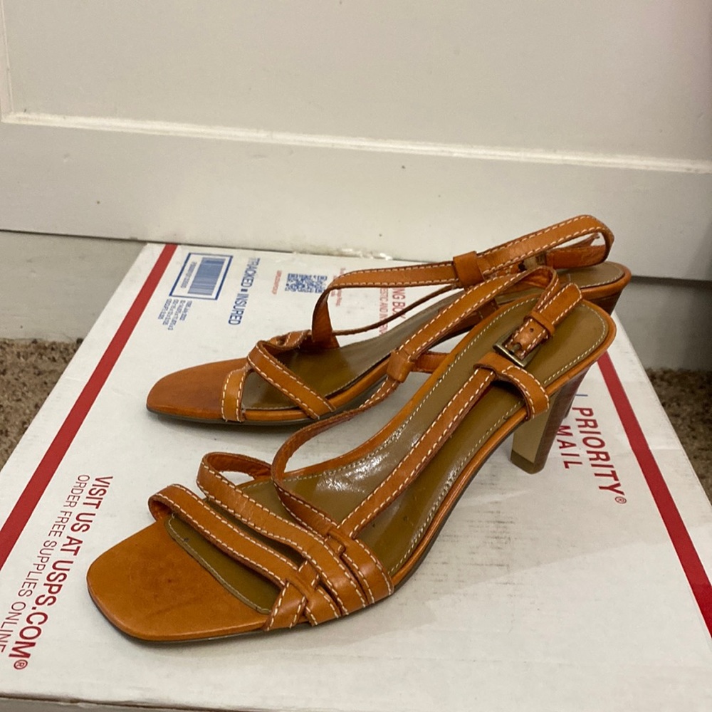 Bandolino orange with white stitch strappy heels size 6 1/2